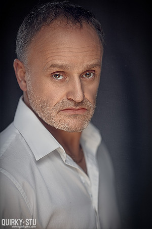 Clive-20190212-0122-EL-F